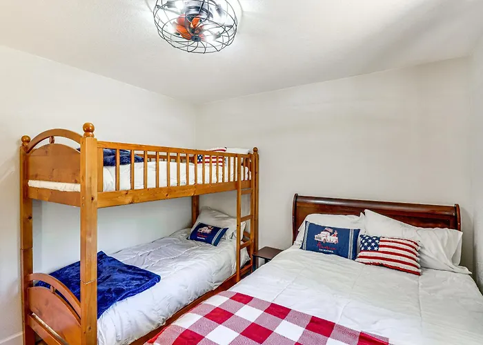 Near Woodland Park: W/ Fire Pit! Holiday home *