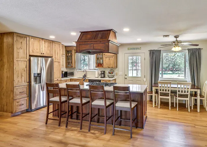 Near Woodland Park: W/ Fire Pit! *